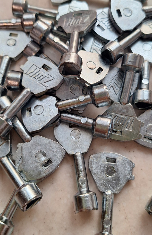 آچار خلاص کن آسانسور